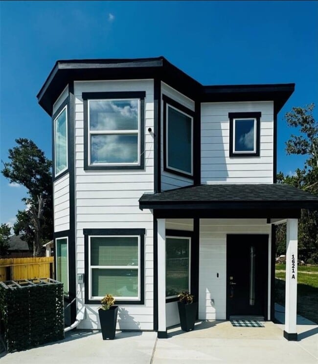 Primary Photo - 1621 Wellington St