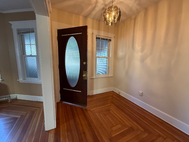 Building Photo - 8 Hastings St