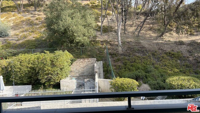 Building Photo - 4260 Vía Arbolada