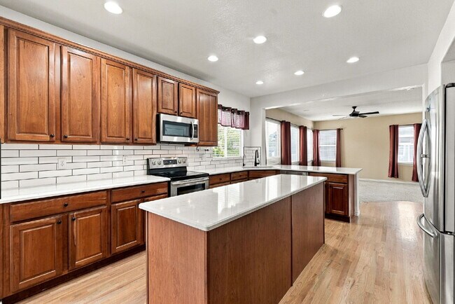 Building Photo - 3-Bedroom Home + Separate Office & Loft | 3-Car Garage