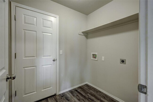 Building Photo - 10620 SW 23rd Ter