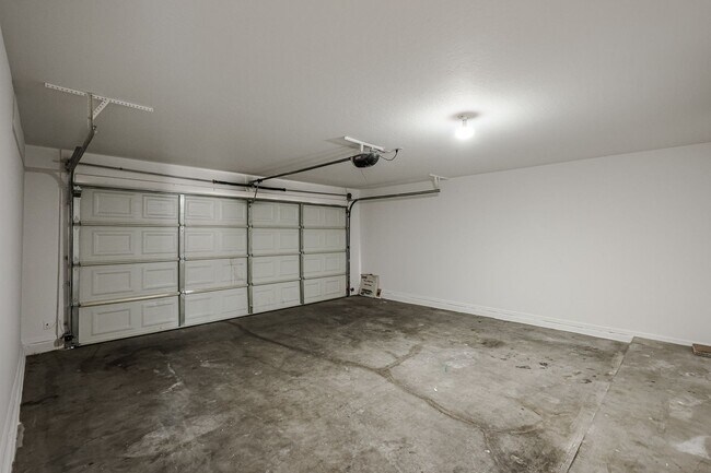 Building Photo - COMING SOON !!  4 BED 2.5 BATH, 2200+ SFT IN CAMELBACK RANCH, PHOENIX