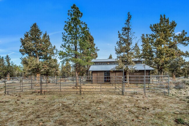 Building Photo - Rare Tumalo Retreat on 10 Acres with Barn!