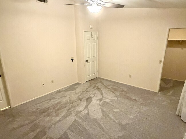 Building Photo - 28133 Vía Domador