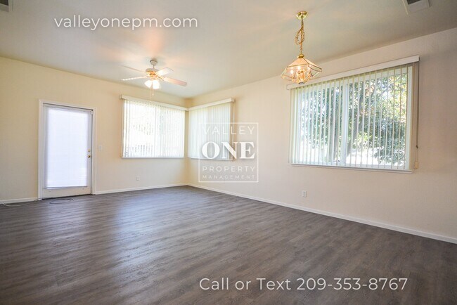 Building Photo - Well-Maintained Single Story Home in Desir...