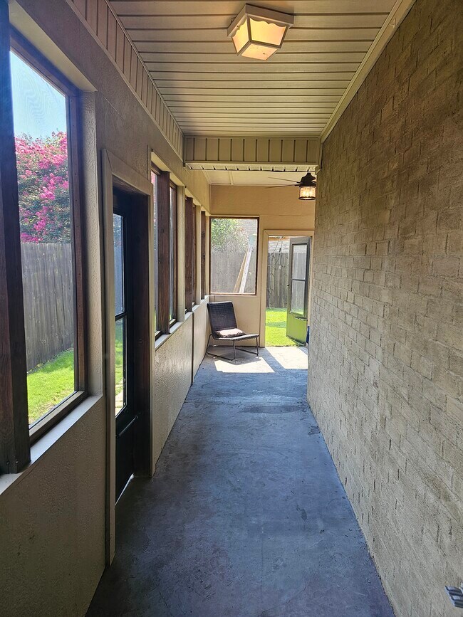Back Porch - 200 Oxmoor Pl