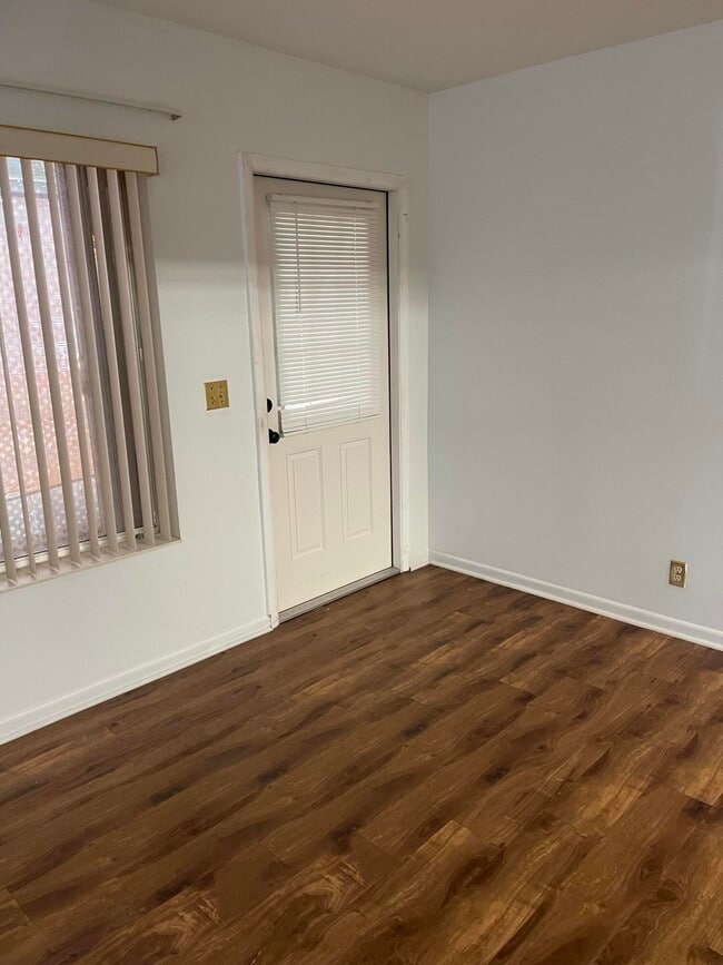 Building Photo - 501 Shady Pine Way