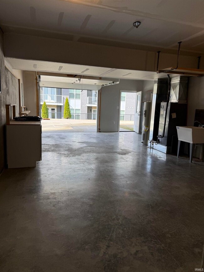 Building Photo - 2320 S Samuel Ln