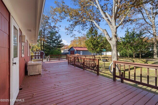 Building Photo - 218 Holly Ave