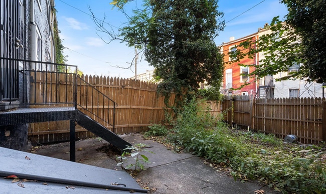 Building Photo - 281 W Franklin St