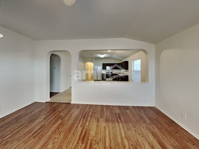 Building Photo - 6918 Shelbyville Ct