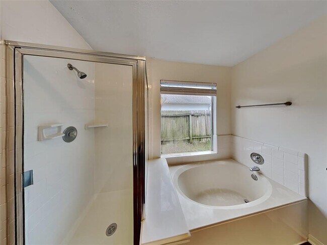 Building Photo - 17602 Coventry Oaks Dr