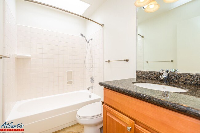 Building Photo - Farm Hill Condo | Desirable Location