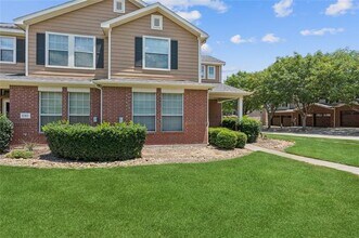 Building Photo - 2316 Stoneleigh Pl