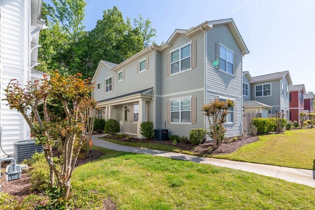Building Photo - 2404 Leytonstone Dr