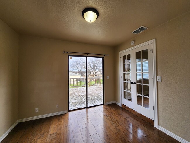 Building Photo - 4/2.5 House With Extra Room Or Office Spac...