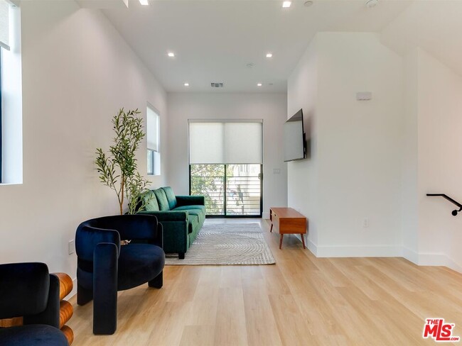 Building Photo - 2817 Redondo Blvd