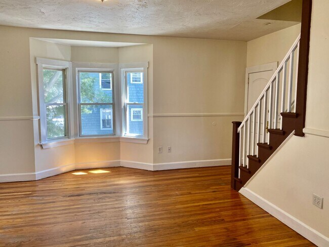 Building Photo - 118 Seabury St