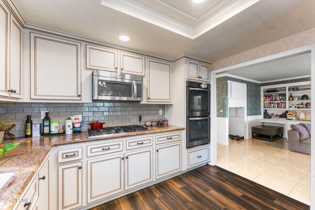 Building Photo - 5641 Hickory St