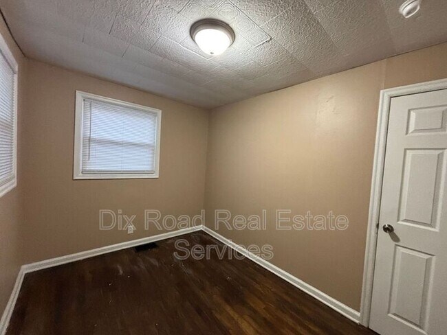 Building Photo - 636 Wampler Ave