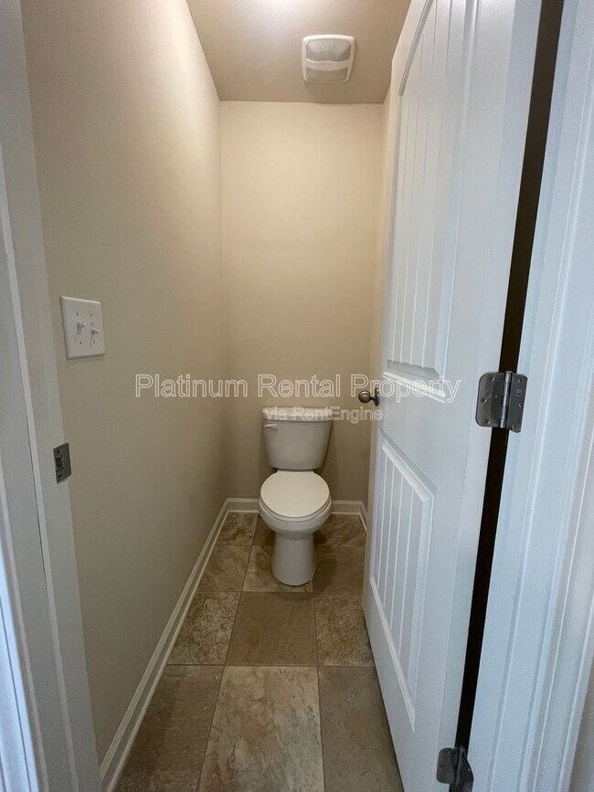 Building Photo - 4425 Huron Dr