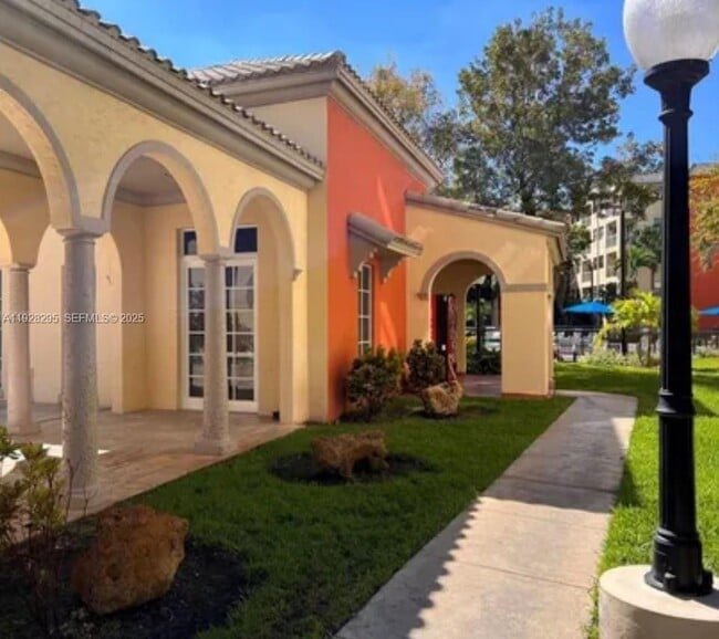 Building Photo - 8160 Geneva Ct