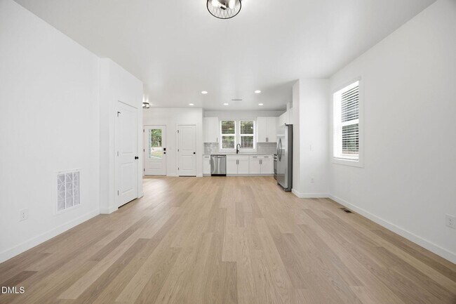 Building Photo - 2815 Wilcox Pl