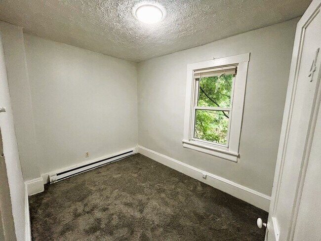 Building Photo - 7705 Star Ave