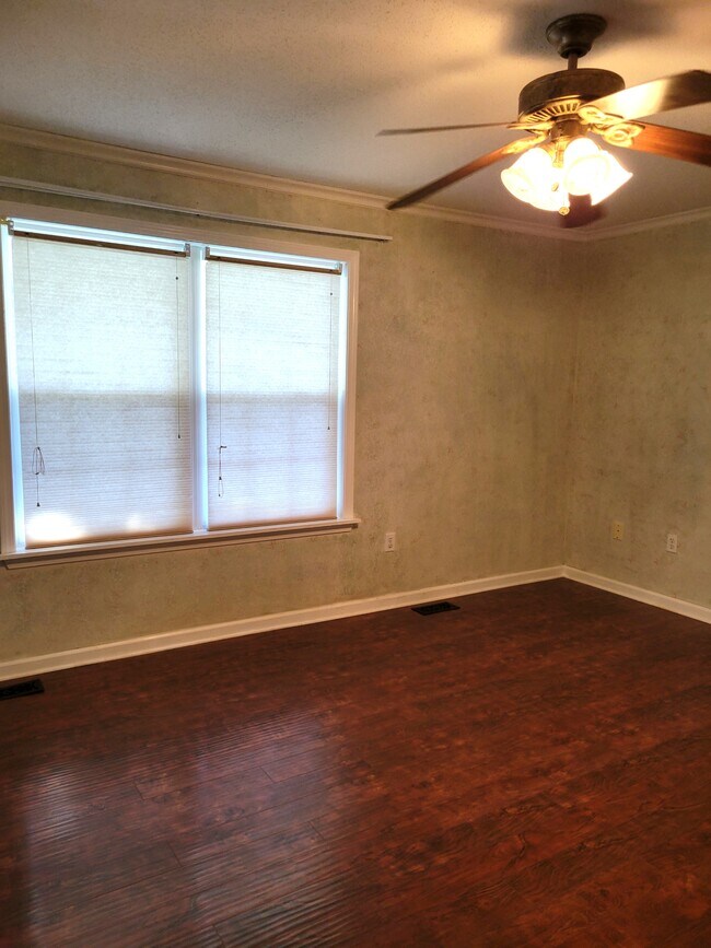 Building Photo - 71 Crest Cir