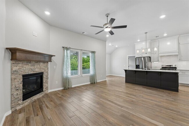 Building Photo - 16129 Villa Valeria Way