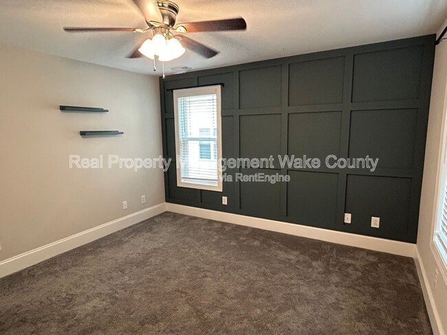 Building Photo - 5412 Robbins Dr