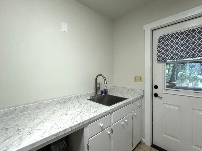 Building Photo - Spacious 3BR/2BA Home Near Downtown Boone & ASU