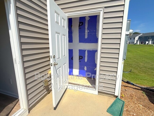 Building Photo - 1066 Plumcrest Dr