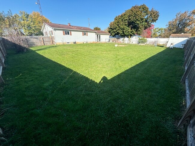 Building Photo - Columbine Ave