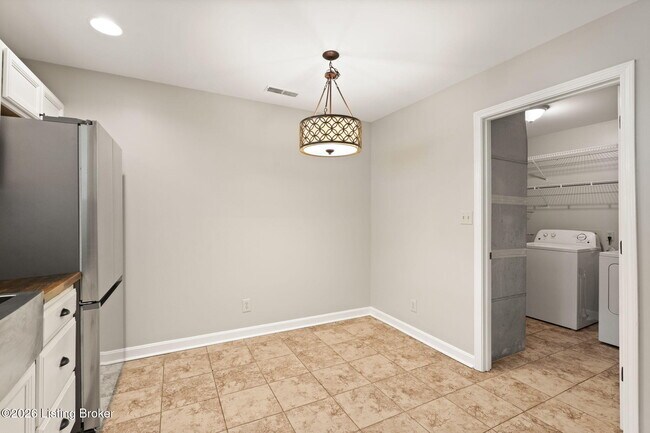 Building Photo - 609 Fenley Ave