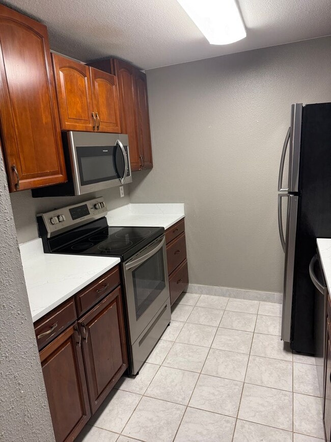 Building Photo - 3 Bedroom 2 Bath Lower Unit Walkout Patio Lynnwood $2100 per month