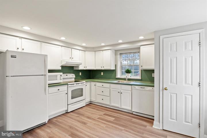 Building Photo - 1651 Limekiln Pike