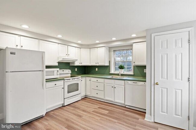 Building Photo - 1651 Limekiln Pike