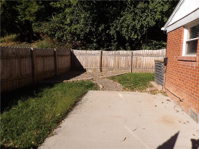 Building Photo - 122 Tracy Ln