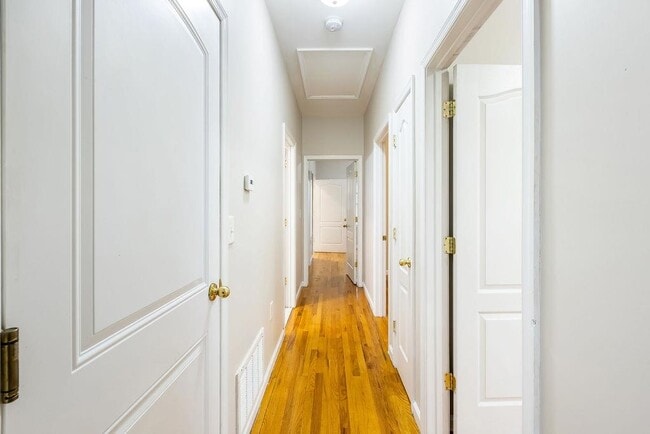 Building Photo - 43 Manhattan Ave