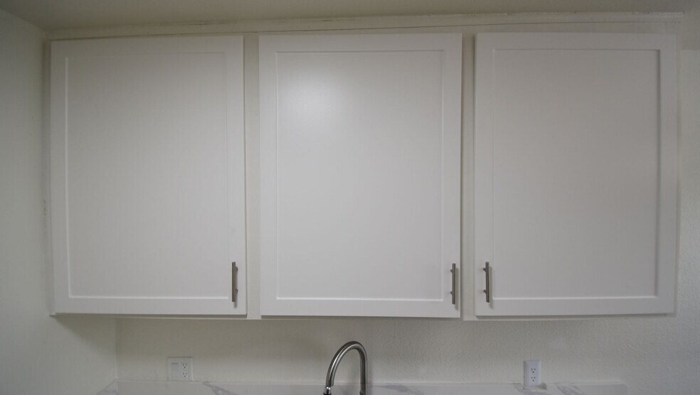 Building Photo - 14033 Bessemer St