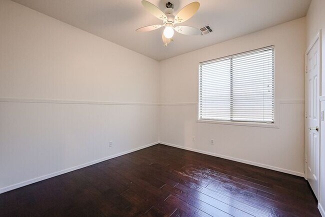 Building Photo - Welcome to this stunning 3-bedroom, 2-bath...
