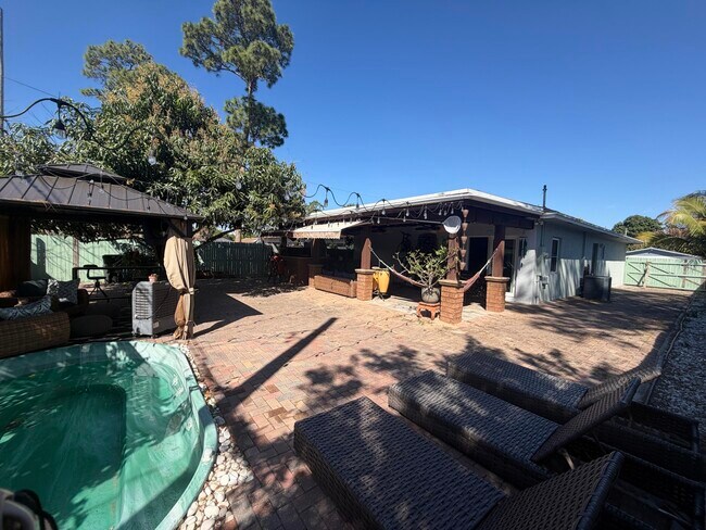 Building Photo - 5928 Papaya Rd