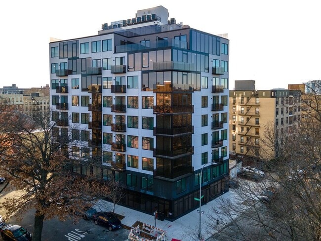 Building Photo - 1890 Pelham Pkwy S