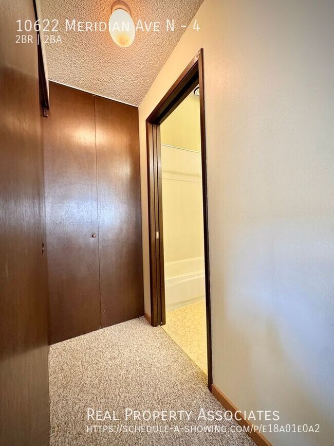 Building Photo - 10622 Meridian Ave N