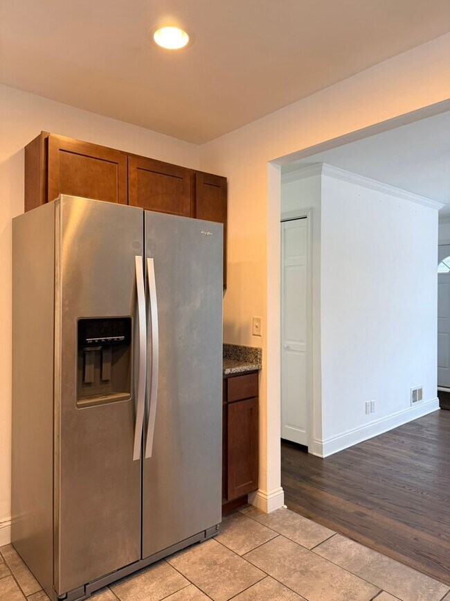 Building Photo - NEW RENTAL!