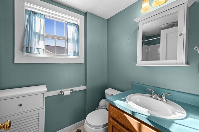 Building Photo - 33 Seagrave St