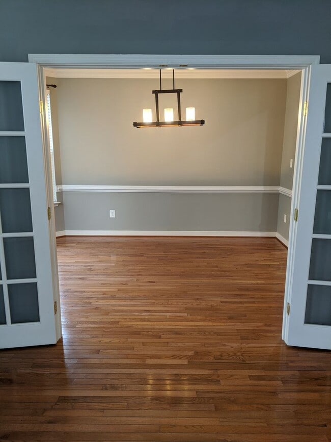 Building Photo - Single Family Home in Established Urbana Highlands Ready before the holidays!