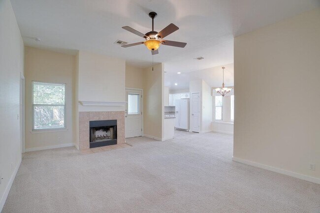 Building Photo - 402 Hickory Tree Dr