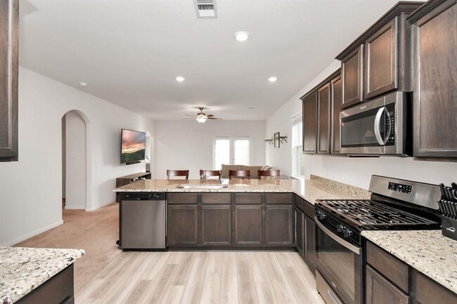 Building Photo - 424 Maple Fawn Dr